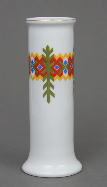 Фарфоровая ваза  с росписью
