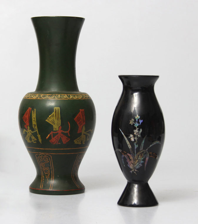 Bakelite vases (2 pcs) and a hippo figure