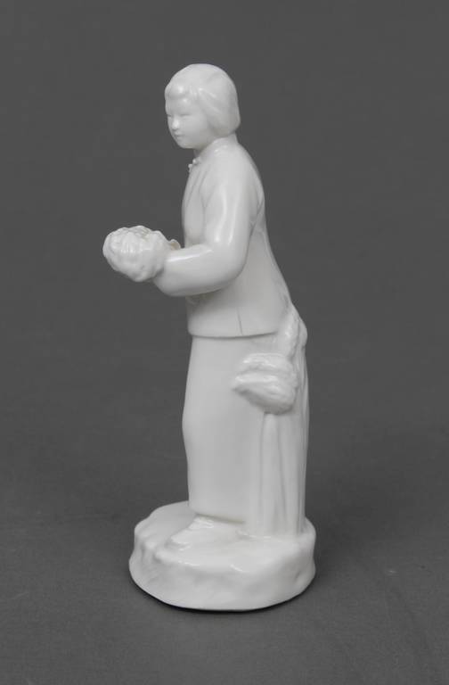 Porcelain figure ''Grain harvester''