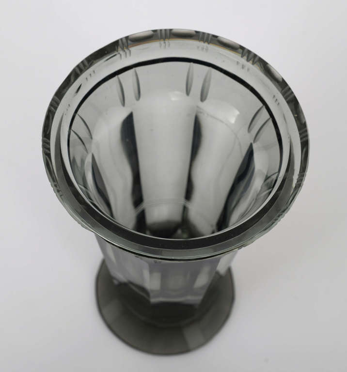 Стеклянная ваза цвета дымчатого топаза
