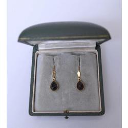 Gold earrings with polished Bohemian garnets
