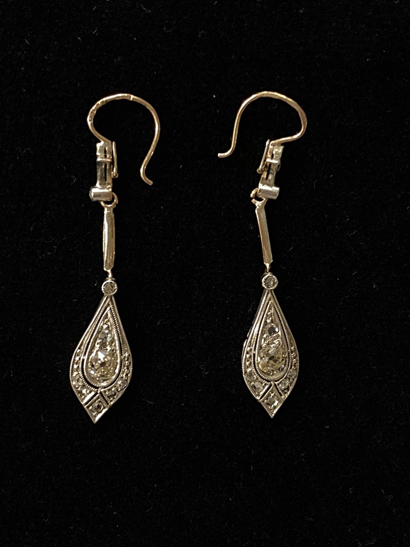Gold and silver alloy earrings with 19 diamonds