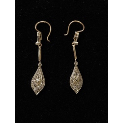 Gold and silver alloy earrings with 19 diamonds