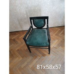 Krāsota bērzkoka krēsls ar ādas apdari