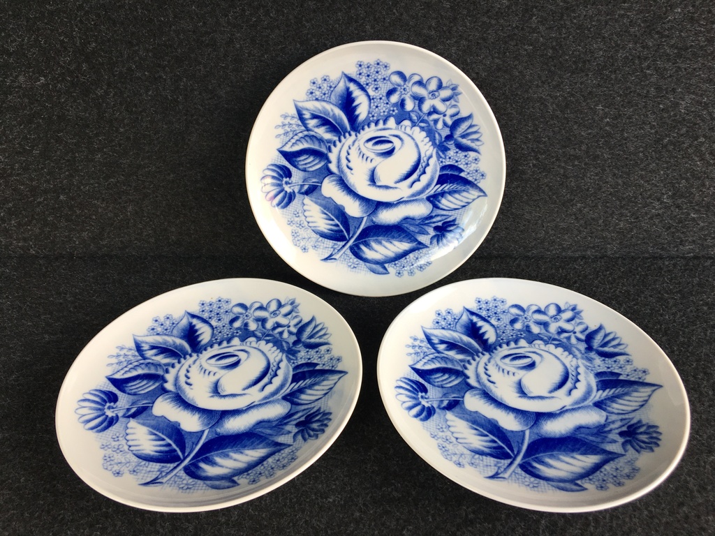 Set of decorative plates 