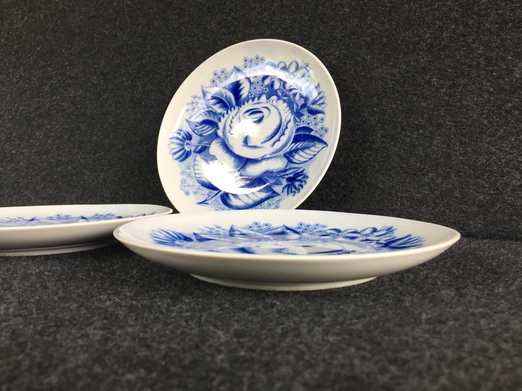 Set of decorative plates 