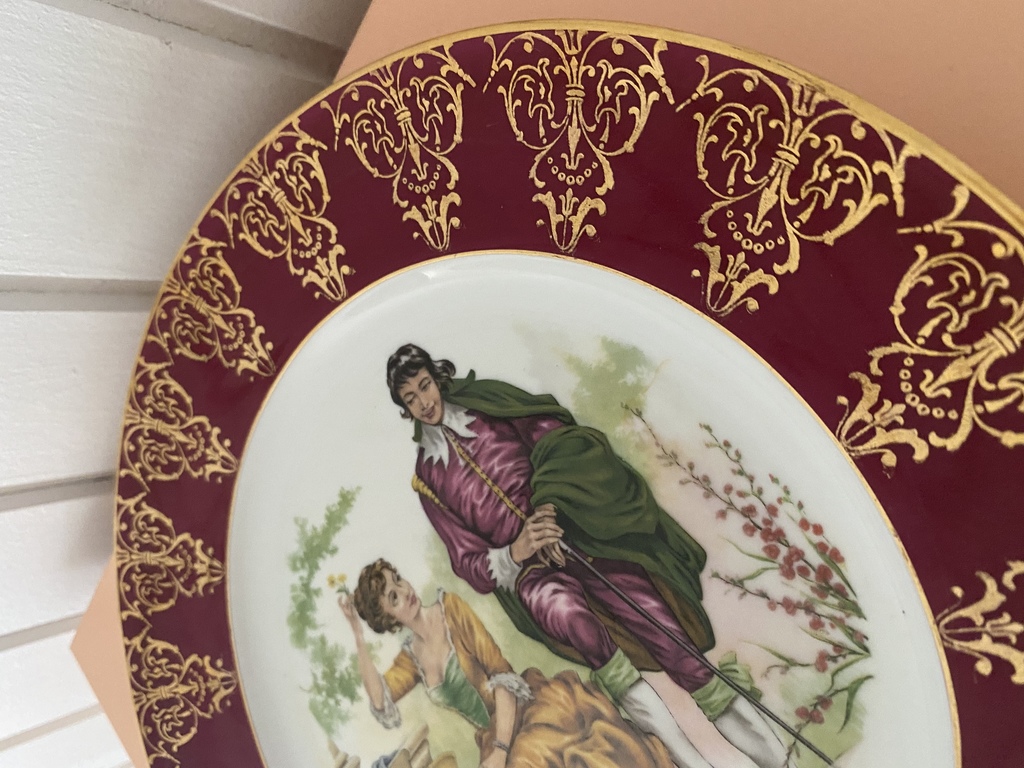 Gloria Fine Porcelain decorative plate
