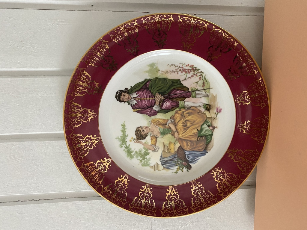 Gloria Fine Porcelain decorative plate