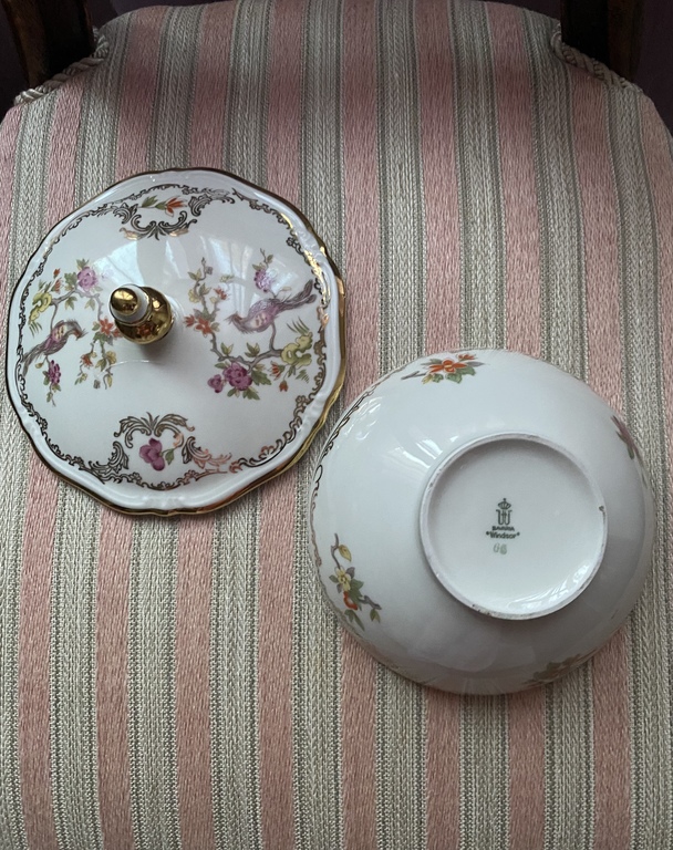 Apgleznots Windsor porcelāna trauks ar vāku Bavaria Vācija