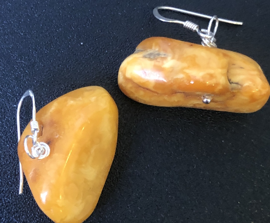 Vintage yellow amber earrings and pendant with chain. Silver 925