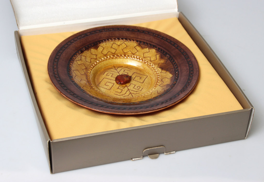 TKB anniversary decorative clay plate with amber