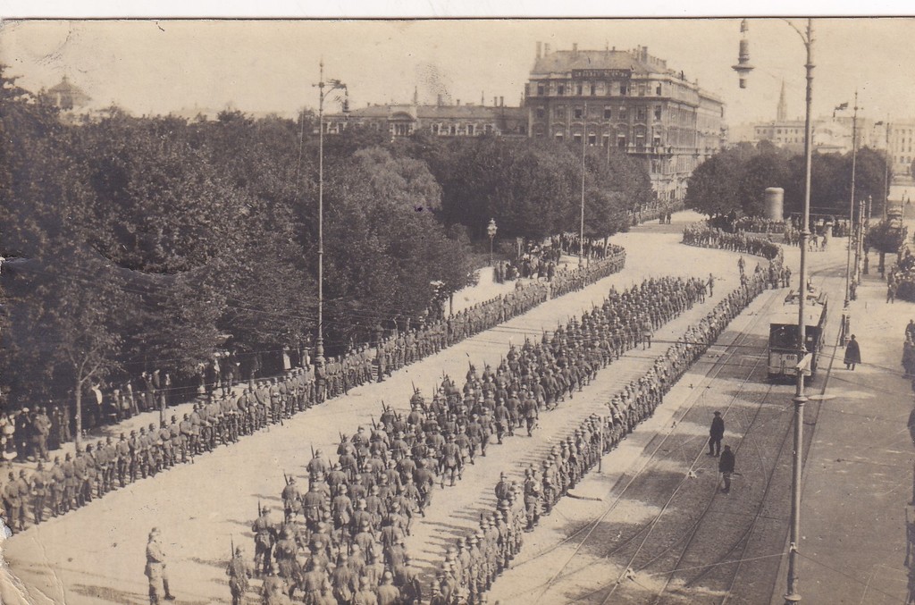 Парад немецкой армии в Риге в 1918 году.