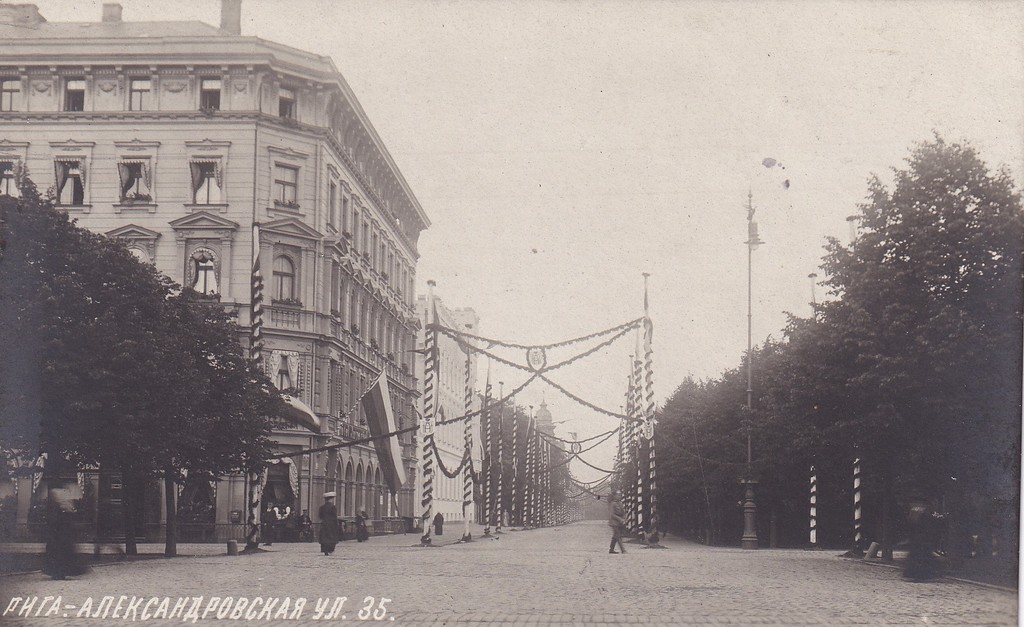 Emperor Nicholas II in Riga in 1910. Aleksandra street.