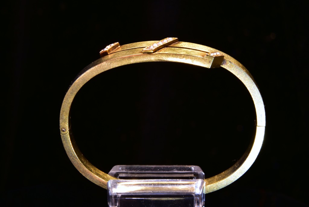 Золотой браслет с жемчугом