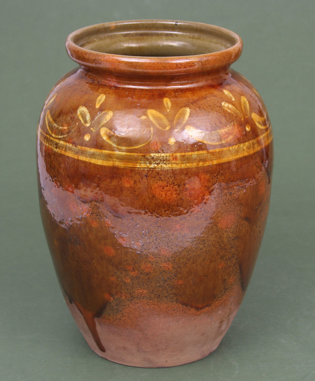 Керамическая ваза с надглазурной росписью