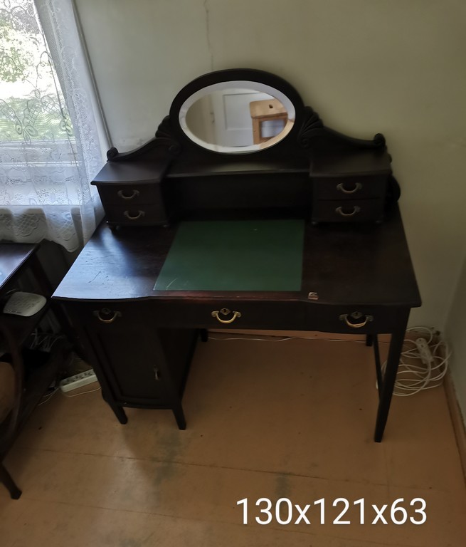 A table with a mirror