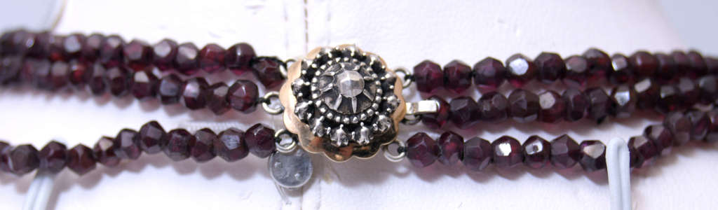 Beads with natural garnets and gold/silver clasp