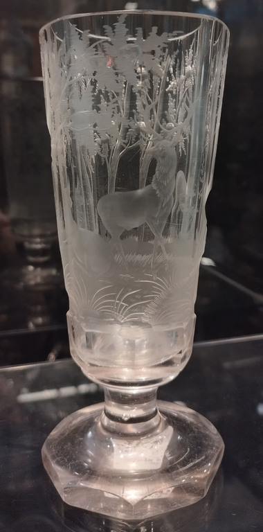 Crystal glass vase with artistic engraving