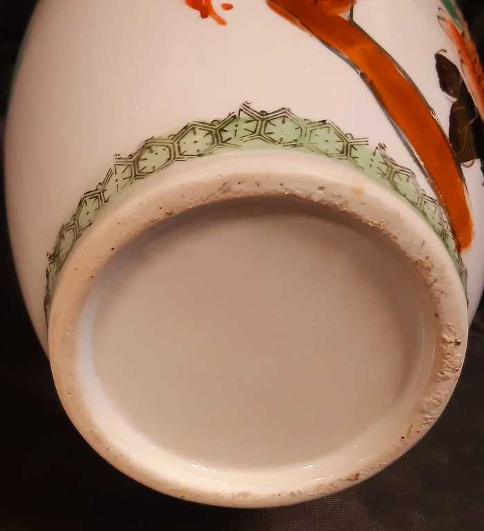 Porcelāna vāze ar gleznojumu 