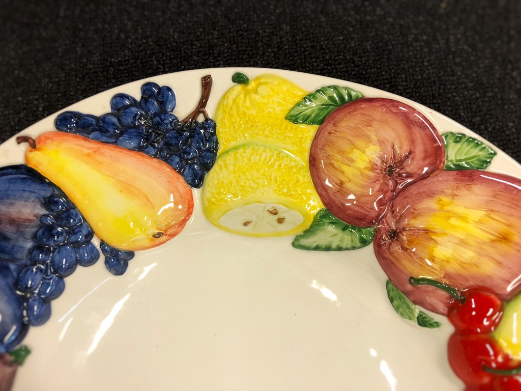 Porcelain fruit plate