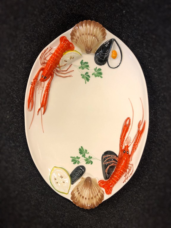 Porcelain plate for seafood