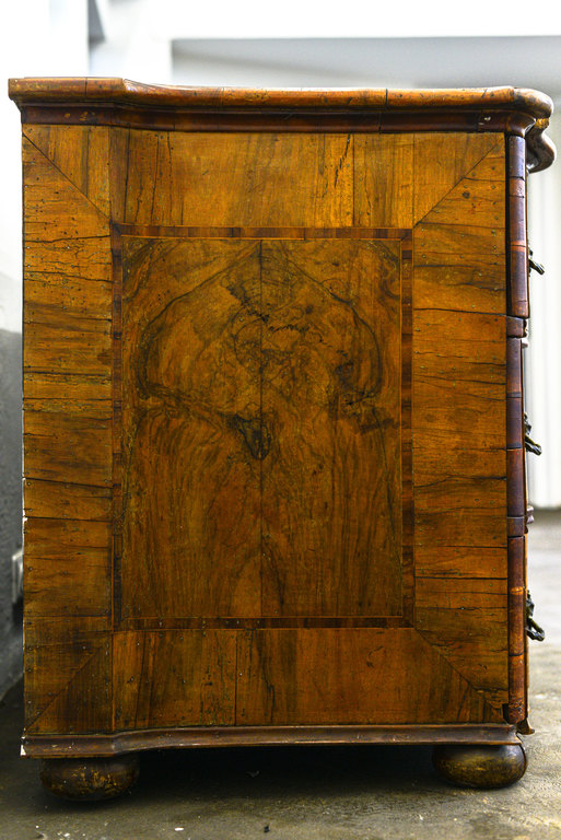 Комод 18 века с гравюрами Элиаса Бека, принадлежащий Джемме Скулме