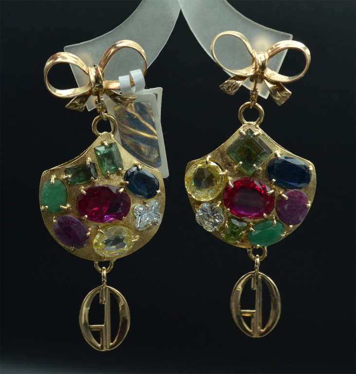 Jewelry set with citrine, emeralds, ruby