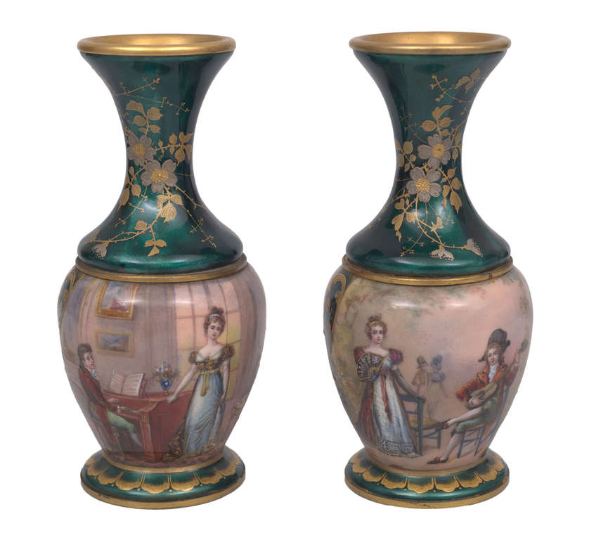 Divas Limoge stila porcelāna vāzes ar gleznojumu un emaljām