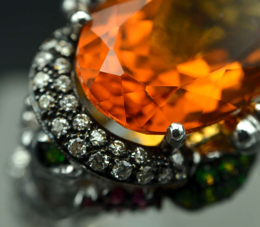 Золотое кольцо с бриллиантами, рубинами, сапфирами, цавотитами и цитрином