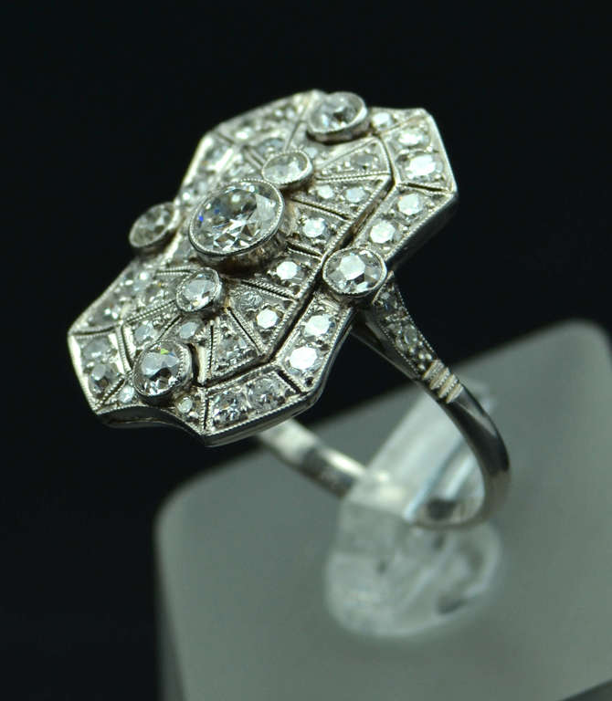 Платиновое кольцо в стиле ар-деко с бриллиантами