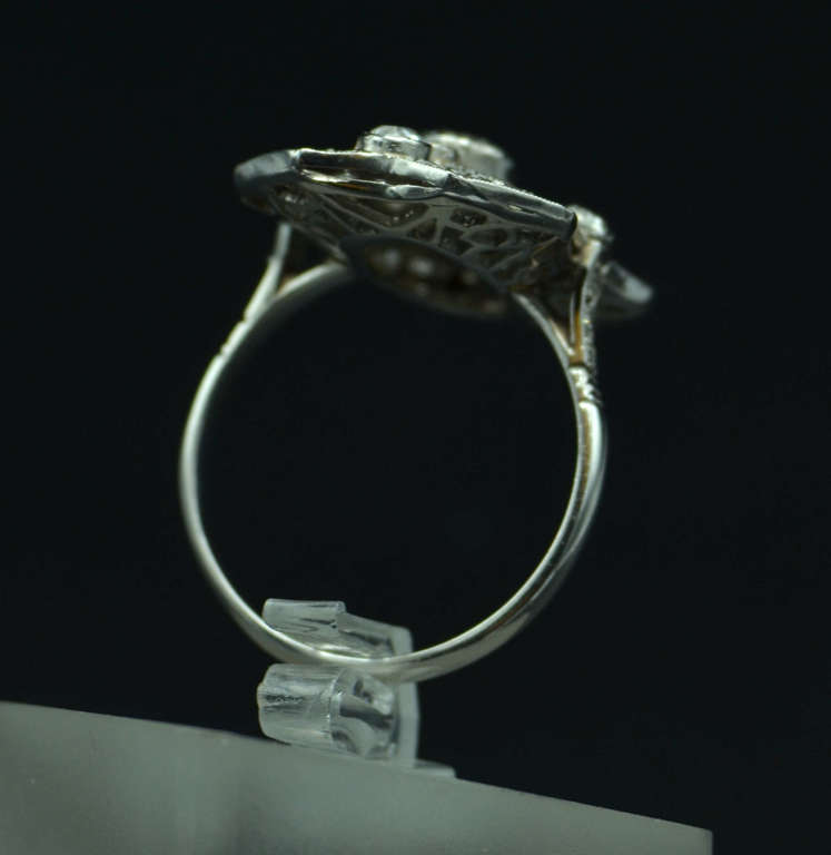 Платиновое кольцо в стиле ар-деко с бриллиантами