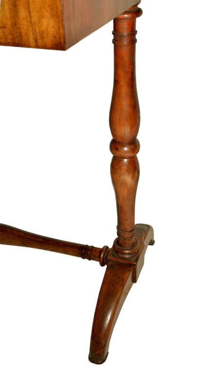 Austrian Biedermeier style mahogany table