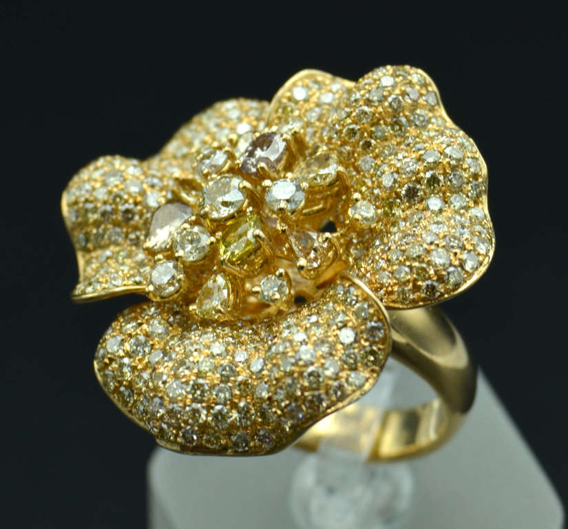 Gold ring in the shape of a flower with diamonds
