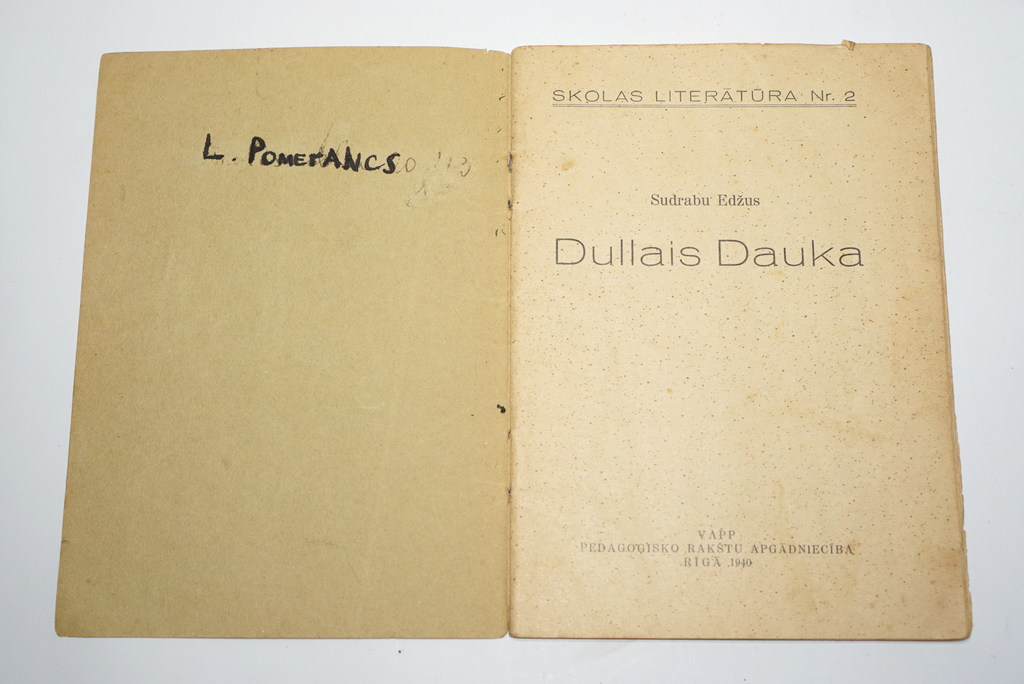 3 grāmatas - Dullais Dauka, Dieva viesuļi, Borneo sala