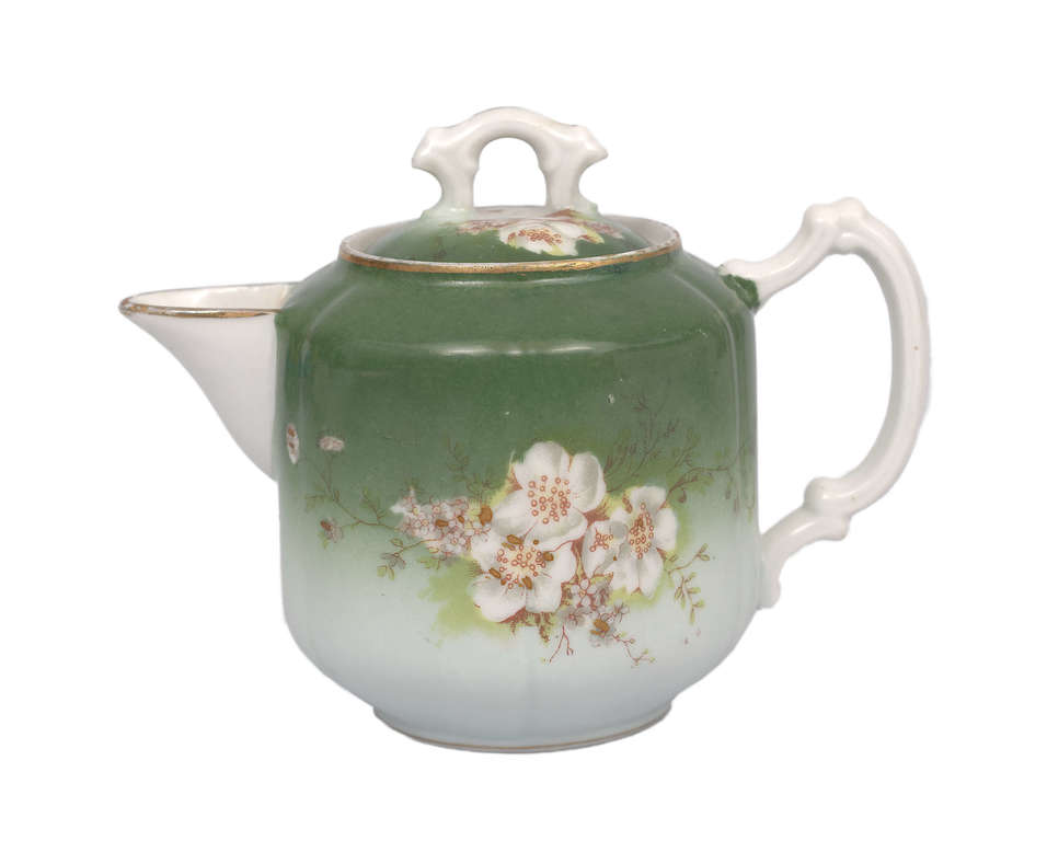 Gardner factory porcelain teapot