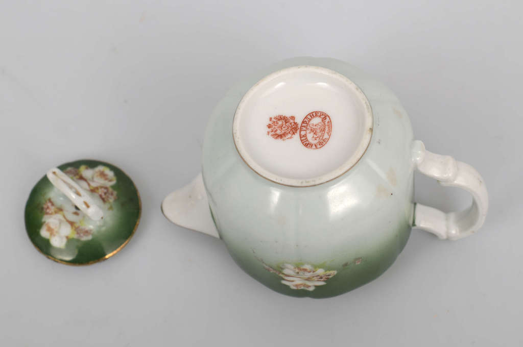 Gardner factory porcelain teapot