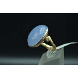 Gold ring with chalcedony, diamond and emerald