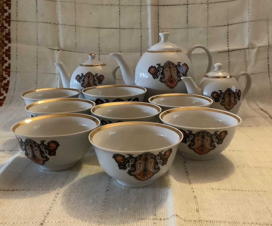Austrumu Riga porcelain tea set, a rarity in a complete set of three teapots and a biscuit bowl
