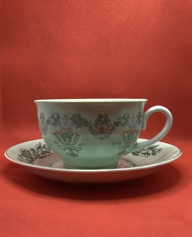 Чайная чашка из фарфора