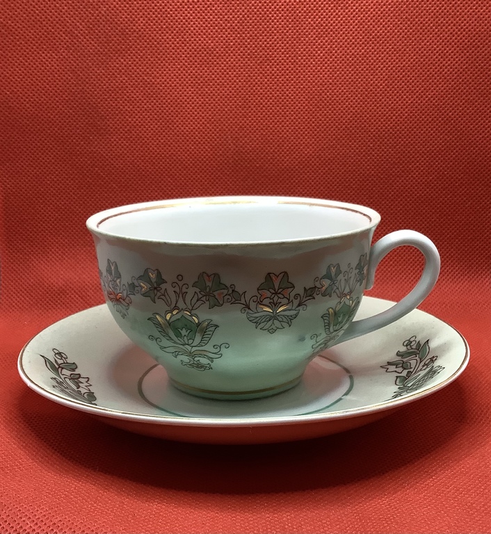 Чайная чашка из фарфора