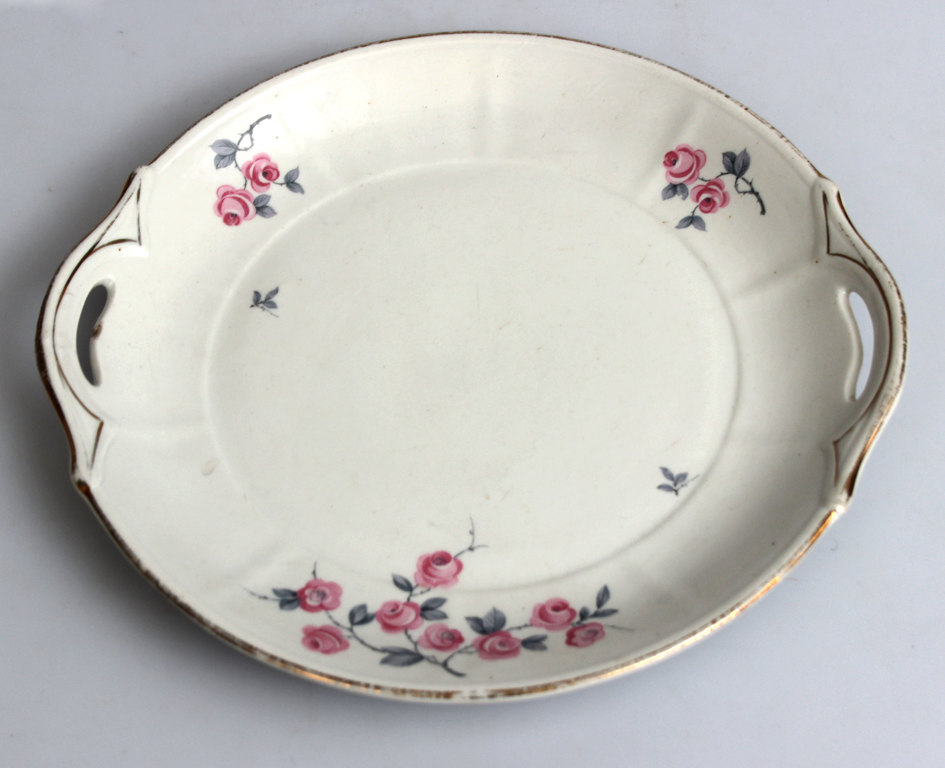 Kuznetsov porcelain plate with a floral motif