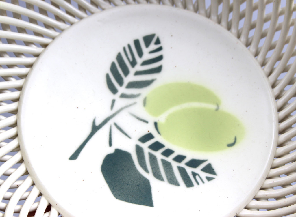 Porcelain bowl with plum motif