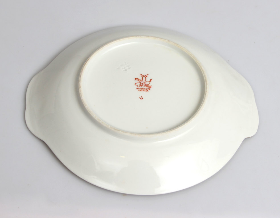 Kuzņecova porcelāna šķīvis ar ziedu motīvu