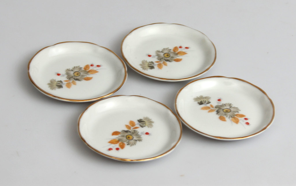 Set of Kuznetsov porcelain plates (4 pcs.)