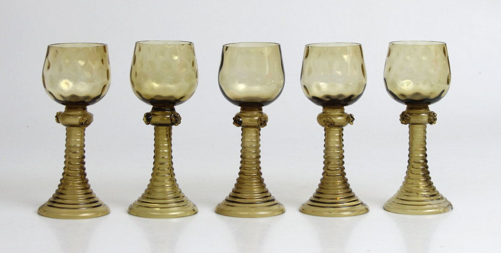 Set of colored glass wine glasses (5 pcs.)