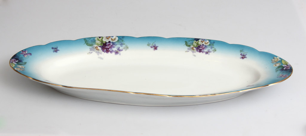Kuznetsov porcelain serving plate with flower motif