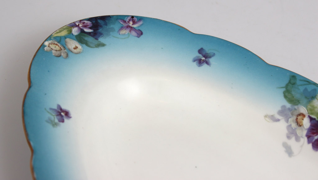 Фарфоровая сервировочная тарелка Кузнецова с цветами