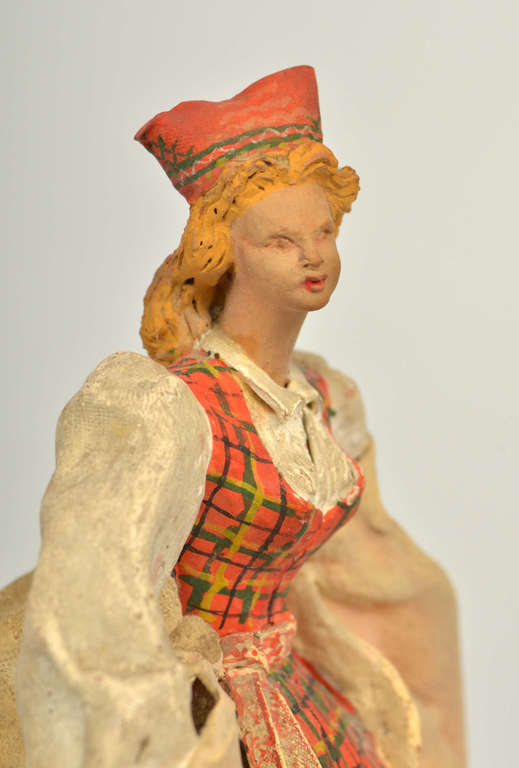 Ceramic figure ''Folk dancer''
