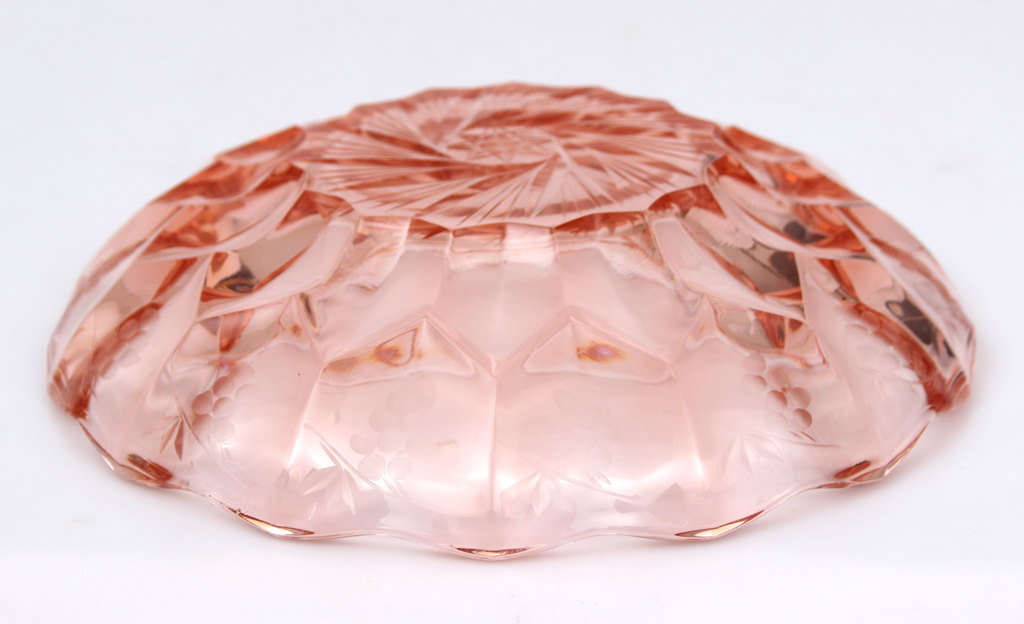 Розовая стеклянная чаша Iļguciem