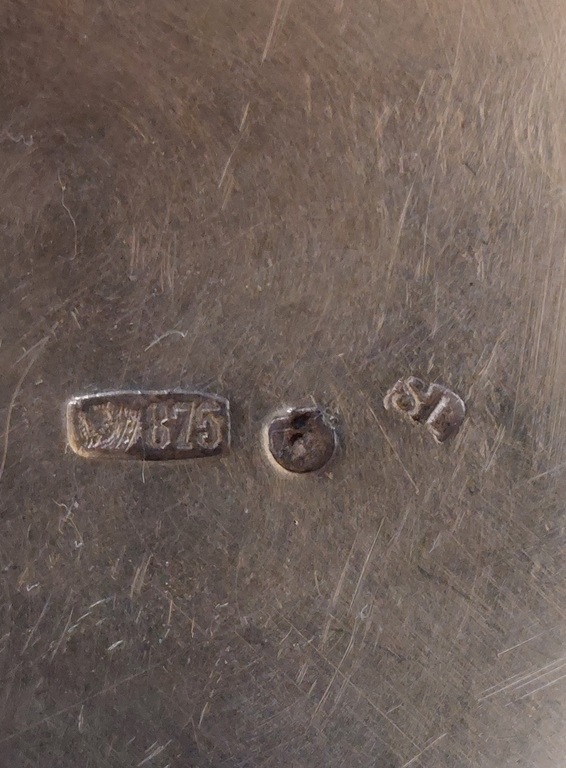  Cukurtrauks ar karoti 212 gr. 875 Milda, iniciāļi SL,zeltijums 